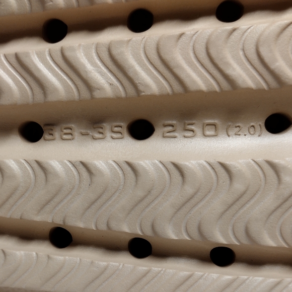 Sz 8.5-9 Animal Print Slides NEW, Foam Black, White, Yellow - Picture 3 of 13